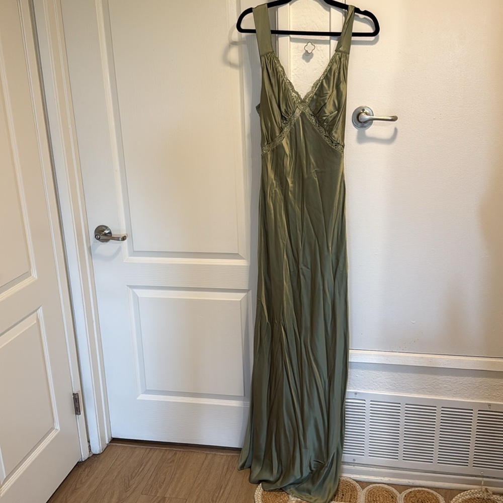 NWT Reformation Chania Silk Dress in Medium - Picture 3 of 8
